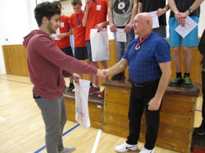 Vánoční silový 4boj - 14. prosince 2017 - Ocenění pro Mgr. Kazimíra Palku, zakladatele této soutěže na naší škole