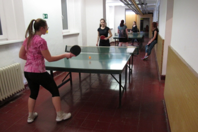 Mistrovství gymnázia ve stolním tenisu - průběh turnaje studentek