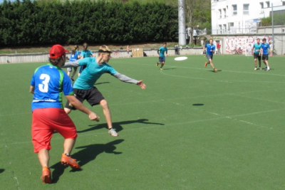 Středoškolská liga v ultimate frisbee, jarní kvalifikace v Brně, 18. dubna 2018 - finálový zápas, který bohužel nakonec ovládli hráči z Biskupského gymnázia v Brně