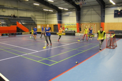 Sportovní den - nižší gymnázium - turnaj ve florbalu