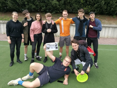 Středoškolská liga v ultimate frisbee - jarní kvalifikace Brno - vítězný tým brněnské kvalifikace = tým našeho gymnázia