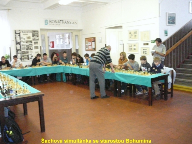 Šachová silmultánka se starostou - listopad 2011