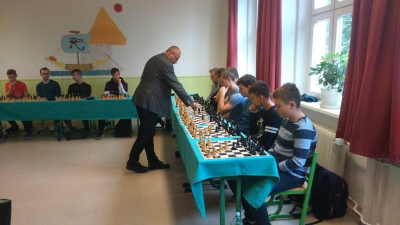 Šachová simultánka mezi žáky našeho gymnázia a starostou města Bohumína ing. Petrem Víchou