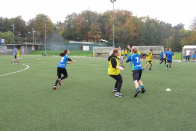 Středoškolská liga v ultimate frisbee - podzimní kvalifikace Ostrava (Vřesina) - momentka ze hry