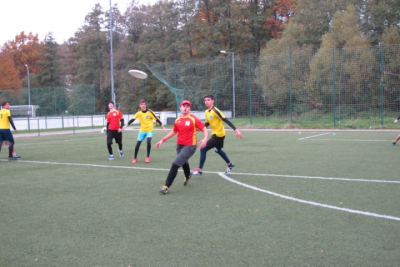 Středoškolská liga v ultimate frisbee - podzimní kvalifikace Ostrava (Vřesina) - skvělé zapojení hráčů z 1.A