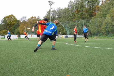 Středoškolská liga v ultimate frisbee - podzimní kvalifikace Ostrava (Vřesina) - momentka ze hry