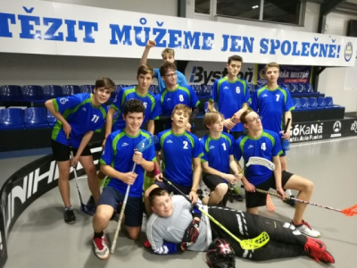 KB florbal challenge Ostrava, okresní kolo, naši tým obsadil 3. místo - shora: Kiša, druhá řada zleva: Jamárik, Rek, Sobalík, Duda, Frycz, třetí řada zleva: Sochor, Macho, Křápek, Orlík, dole brankář Kubla
