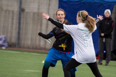Středoškolská liga v ultimate frisbee - jarní kvalifikace - jediná dívka Nikol Schdmitová