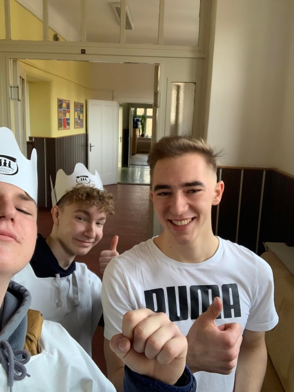 Studenti gymnázia se účastnili Tříkrálové sbírky
