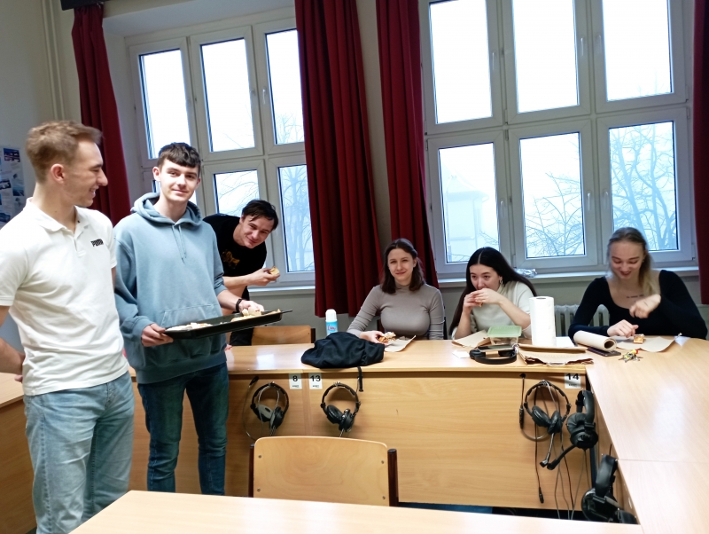 Když konverzovat, tak nad kouskem něčeho chutného