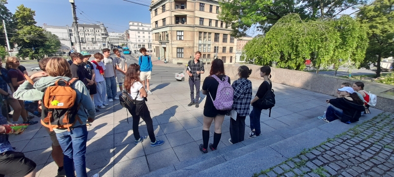 Kvartáni na literárním výšlapu na Emu