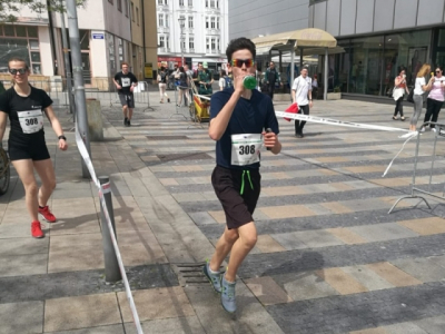 Juniorský maraton 2019, Masarykovo náměstí Ostrava, závod školních štafet 10 x (7*600 m) - průběh závodu - Tomáš Opic