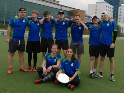 Středoškolská liga v ultimate frisbee - jarní kvalifikace Brno - vítězný tým = tým našeho gymnázia