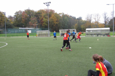 Středoškolská liga v ultimate frisbee - podzimní kvalifikace Ostrava (Vřesina) - momentka ze hry