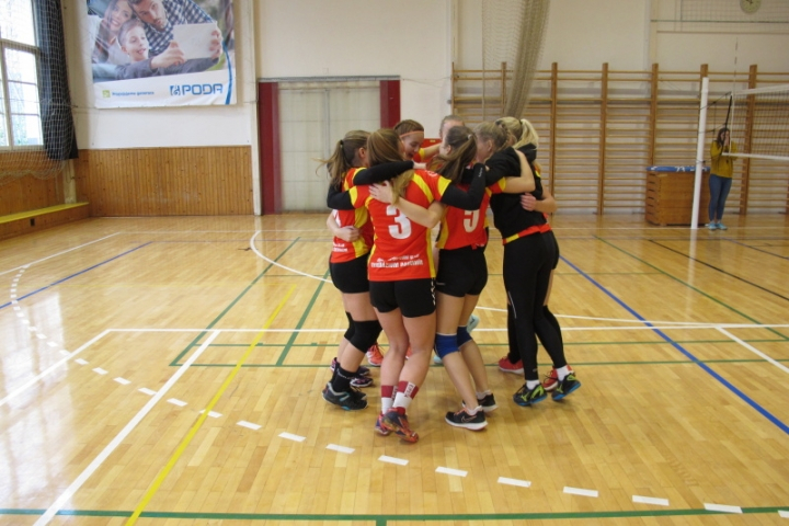 4. místo v okresním kole ve volejbalu studentek