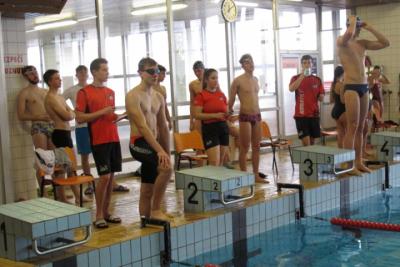 Krajské kolo v plavání, Karviná, 8. ledna 2020 - příprava startu polohové štafety na 4x50 m