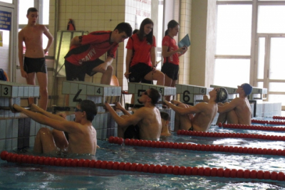 Krajské kolo v plavání, Karviná, 8. ledna 2020 - start závodu na 50 m znak, 3. dráha Lukáš Orlík (1.A)