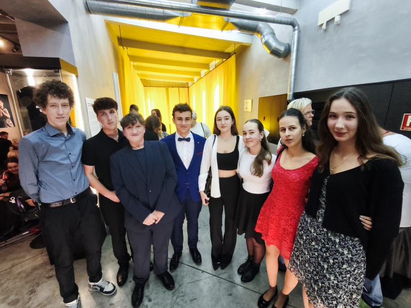 Divadelní nadšenci ze sexty a septimy vyrazili do Arény