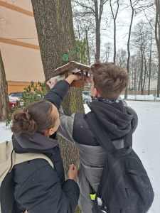 3.P připravuje krmítka