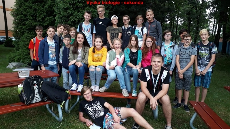Výuka primy a sekundy ve venkovní učebně