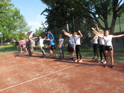 Tercie - dvoudenní výlet Ostravice - Lysá hora - Krásná (spaní) - Pržno - den druhý - ranní rozcvička po "prokecané" noci!