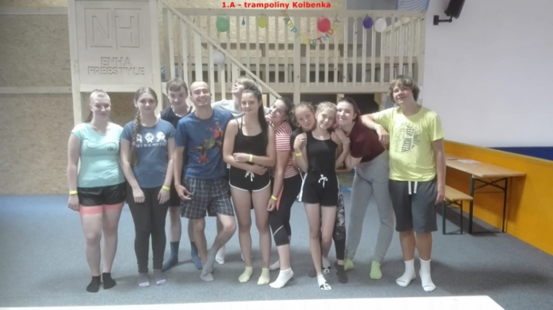 1.A na trampolínách