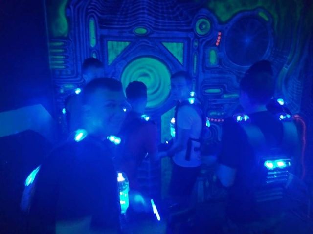 1.A na předvánoční laser game