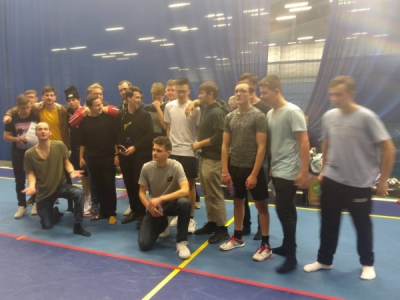 Středoškolské sportovní dopoledne - 16. prosince 2019 - "bedna" turnaje ve florbalu